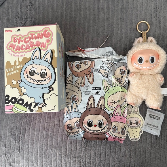COPY - Authentic Pop Mart, The Monsters Exciting Macaron Labubu Soymilk - Picture 1 of 3